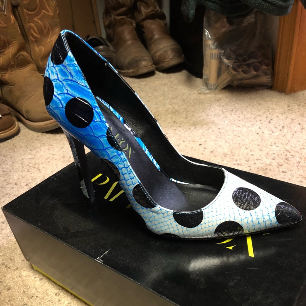 Brand new, never worn!